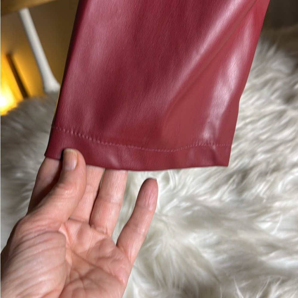 Stylish Women's Red Faux Leather Jacket Size Large New Without Tags Casual Nice - Picture 4 of 6